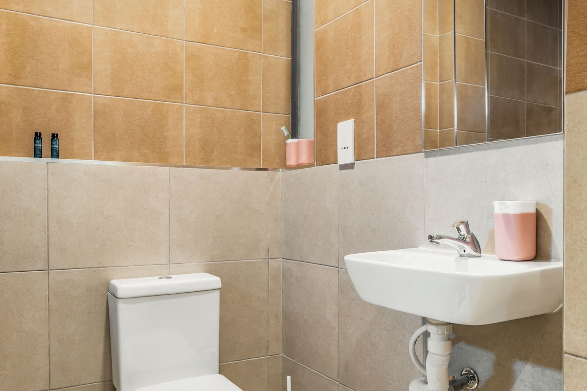 shower, towels, soap, shampoo