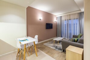 Espacio para trabajar con laptop y sistema de insonorización 