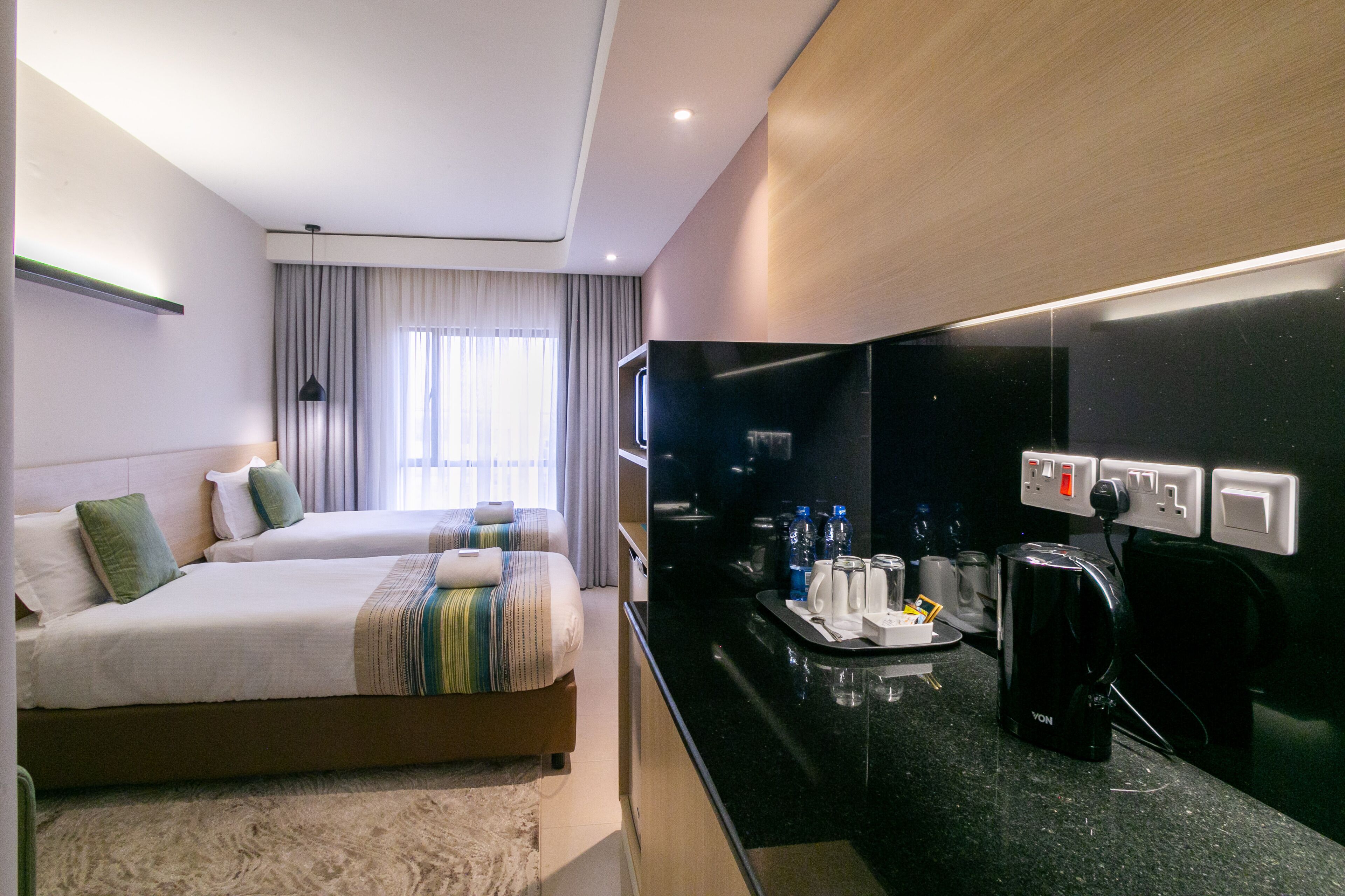 deluxe apartment | laptop workspace, soundproofing, free wifi, bed sheets