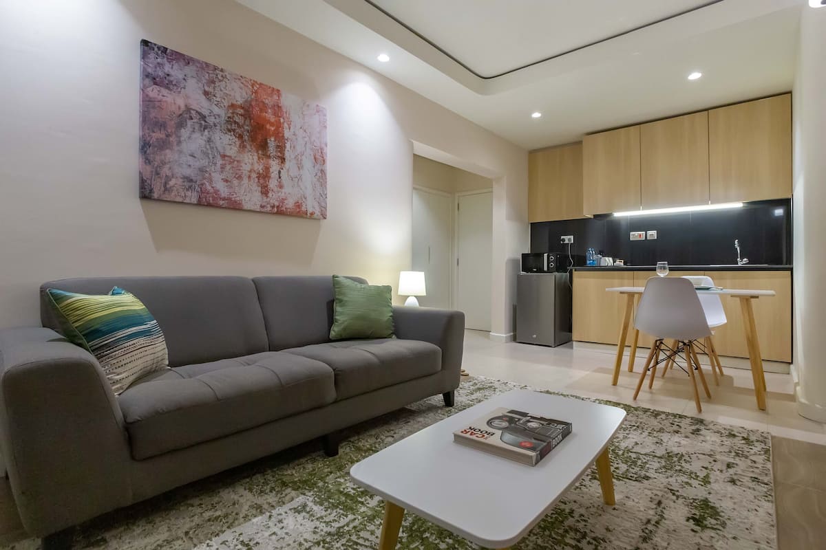 deluxe studio suite | laptop workspace, soundproofing, free wifi, bed sheets