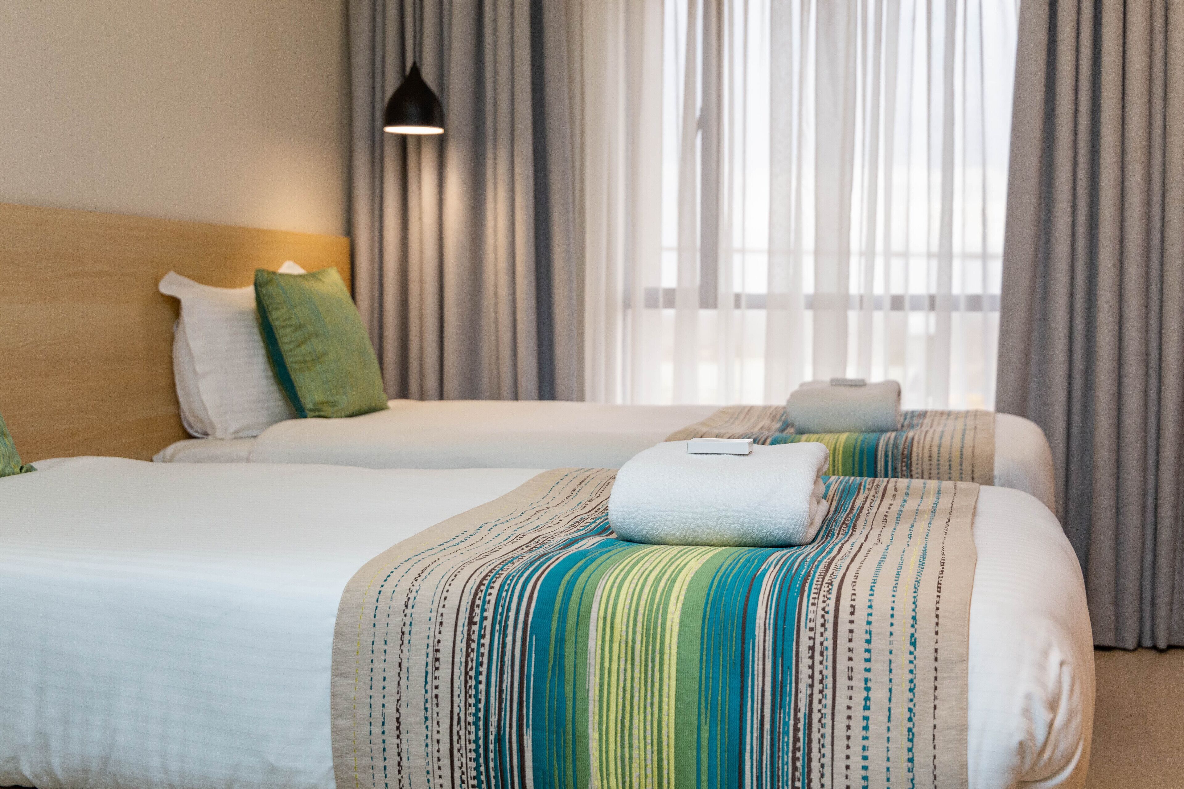 deluxe apartment | laptop workspace, soundproofing, free wifi, bed sheets