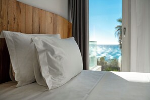 Habitación doble estándar, vista al jardín | Minibar, decoración personalizada, muebles diferentes y escritorio 