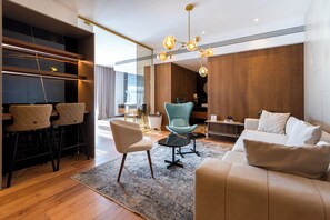Minibar, individually decorated, individually furnished, desk - Empire Beach Resort (Himarë)