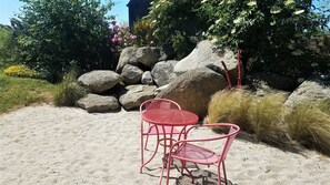 Outdoor dining - South Brittany Tregunc Pont-Aven Concarneau Charming house, bright SEA EARTH (Tregunc)