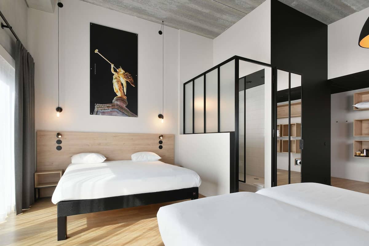 In-room safe, desk, soundproofing, iron/ironing board