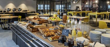 Buffet déjeuner servi tous les jours en supplément