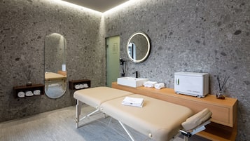 Sauna, bain à remous, 1 salle de soins