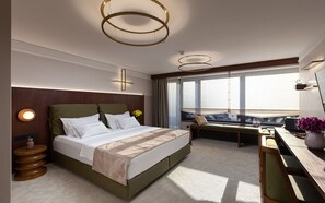 Presidential Room | Premium bedding, down comforters, minibar, desk - Ribas Karpaty (Bukovel)