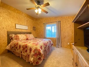 2 bedrooms, travel cot, bed sheets