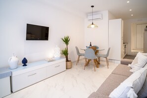 TV - City View Apartment in Monopoli (Monopoli)