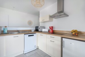 Fridge, microwave, dishwasher, coffee/tea maker - Nice apartment for 4 - Balcony - 50m to the beach (Pléneuf-Val-André)