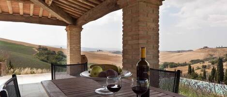 تناول الطعام بالخارج