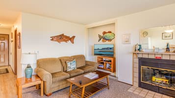 Comfort Condo | Living area