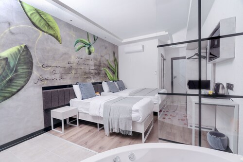 Melanj Airport Hotel