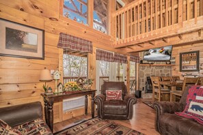 TV, table football - Hilltop Bearadise: Gatlinburg! Mtn View, Game Room, Hot Tub, Spacious, near Attractions! (Gatlinburg)