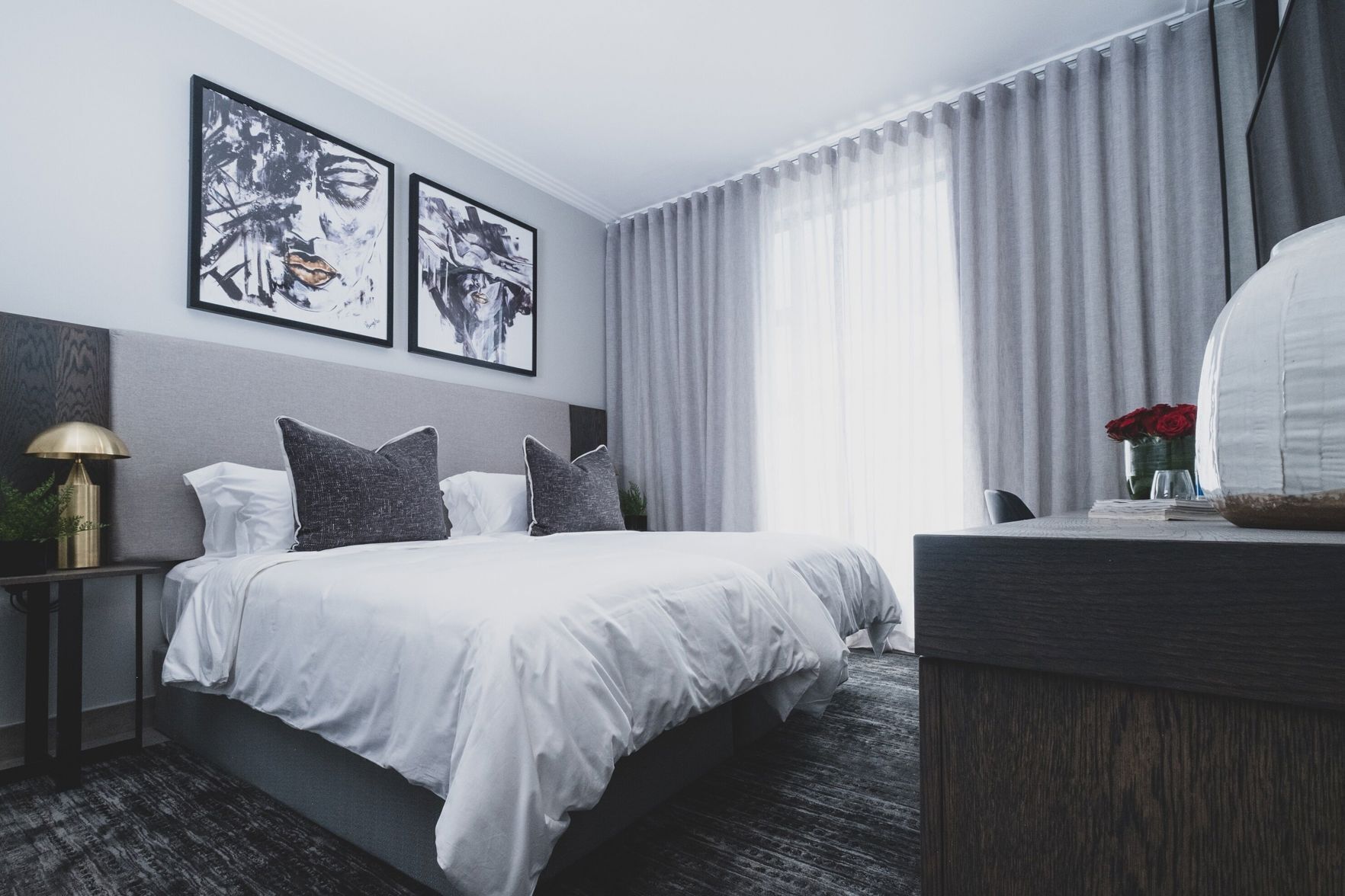 Minibar, in-room safe, desk, iron/ironing board