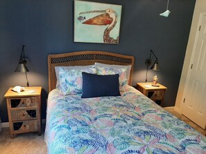 3 bedrooms, desk, iron/ironing board, free WiFi - Easy Walk to Beach, Concerts, Publix, Splash Pad, Market.
Bikes, Carts, & Chairs (Oak Island)