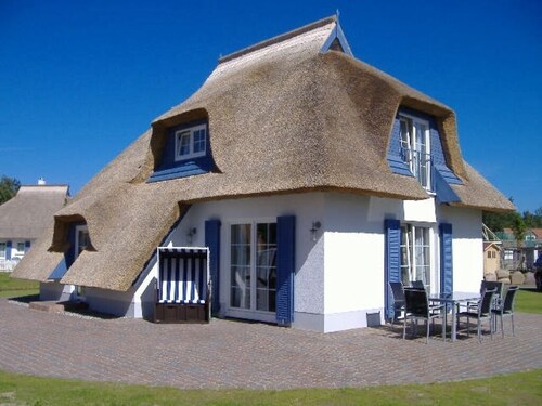 Modernes Reetdachhaus direkt am Strand von Usedom!