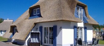 Modern thatched house directly on the beach of Usedom!