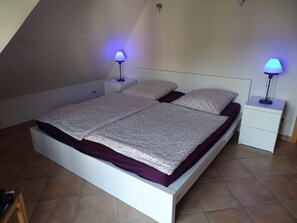 3 bedrooms, free WiFi, bed sheets