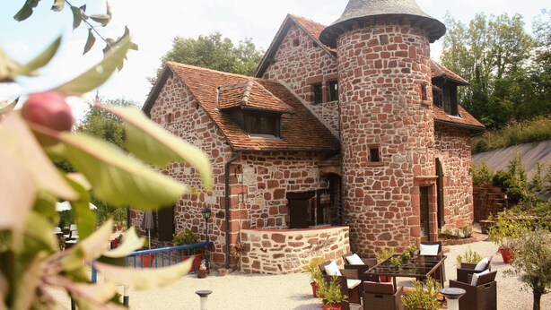 Outdoor dining - Luxurious 17th century mill entirely renovated.jakuzzi,Clim,wifi swimming pool. (Collonges-la-Rouge)