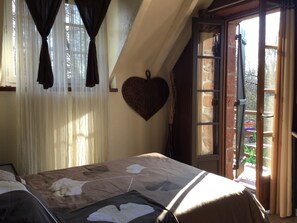 4 bedrooms, iron/ironing board, travel crib, free WiFi