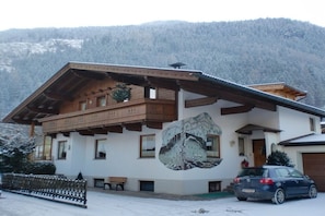 Exterior - Haus Guenther, vacation apartment for families, couples or singles. (Aschau im Zillertal)