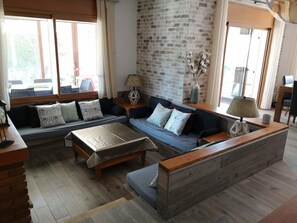 Smart TV, fireplace, video games