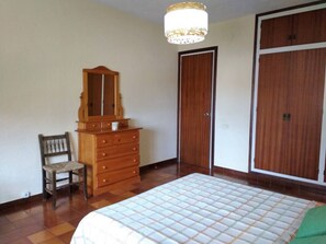 4 makuuhuonetta, silitysrauta/-lauta, Wi-Fi