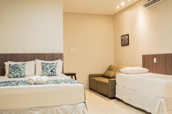 Habitación triple | Escritorio, wifi gratis, ropa de cama