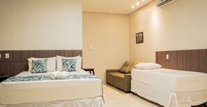 Triple Room | Desk, free WiFi, bed sheets - POUSADA RENASCER PARK (Pirenópolis)