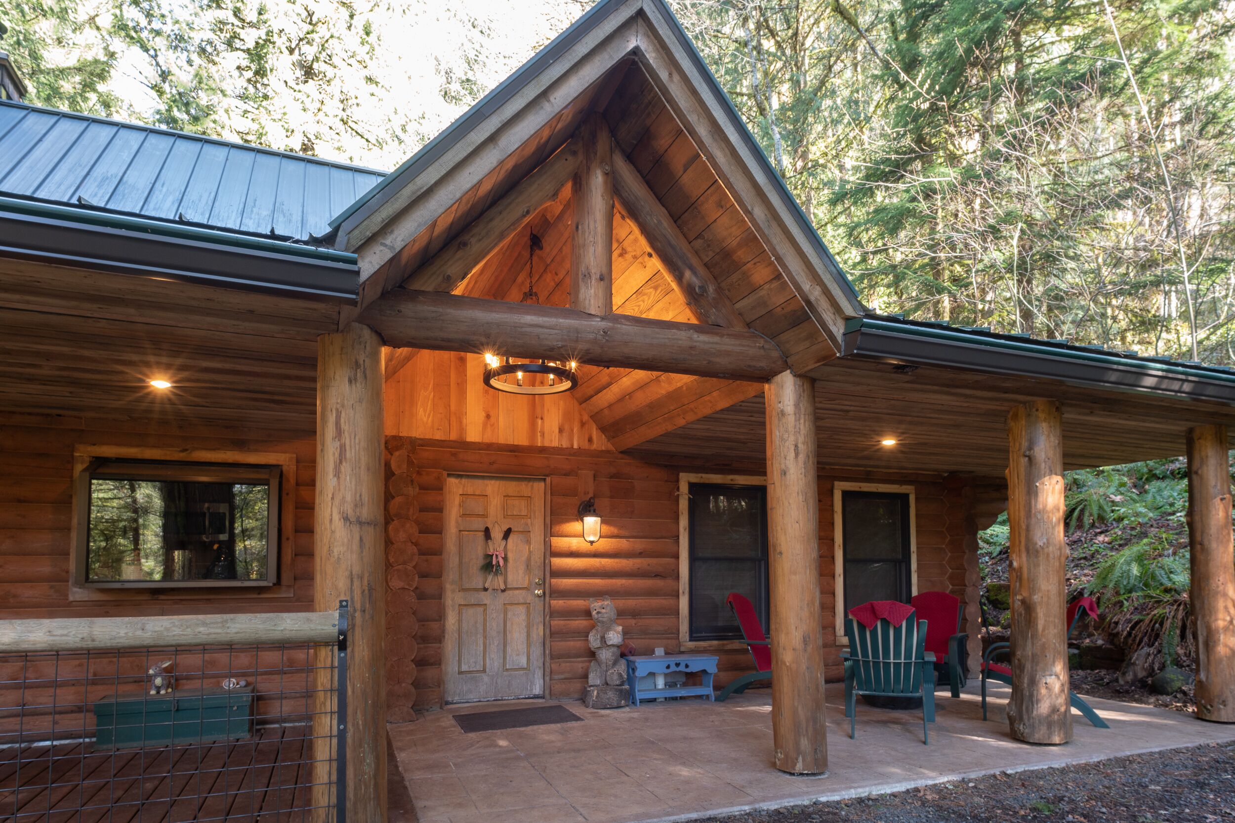 Whispering Cedars- 8/29-9/30 Special, book 2 nights, get 1 free!