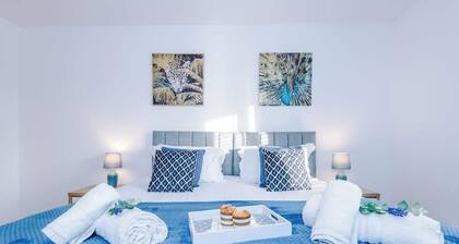 Modern house, ideal for contractors, sleeps 8!