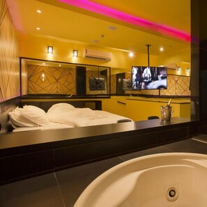 Room | Private spa tub - Tout Motel (Campinas)