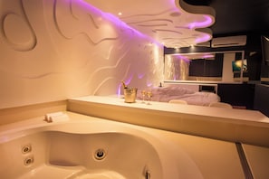 Room | Private kitchen - Tout Motel (Campinas)