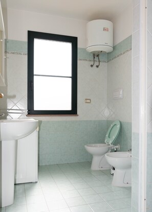 Shower, hair dryer, bidet, soap - The house in the SINIS (Cabras)