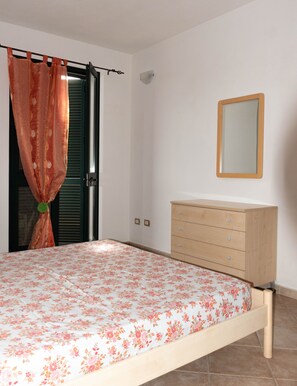 2 bedrooms, iron/ironing board, WiFi - The house in the SINIS (Cabras)
