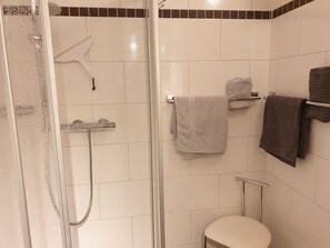 Dusche, Seife, Toilettenpapier