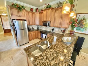 Fridge, microwave, oven, stovetop - Space for the whole family, Golf Cart Included! 1936 VL (Miramar Beach)