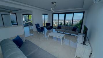 Luxury Villa | 3 bedrooms, iron/ironing board, free WiFi, individually decorated