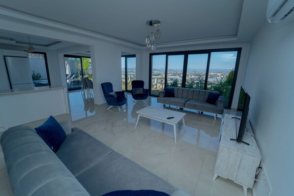 Luxury Villa | 3 bedrooms, individually decorated, iron/ironing board, free WiFi