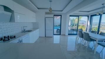 Villa de lujo | 3 habitaciones, tabla de planchar con plancha y wifi gratis