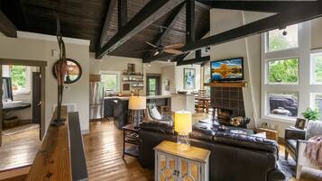 TV, fireplace