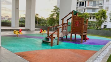 Zona de jocs infantil: a l'aire lliure