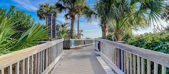Beautiful Beachside Heated Pool! Close to Coligny