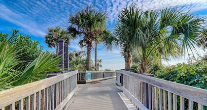 Beautiful Beachside Heated Pool! Close to Coligny