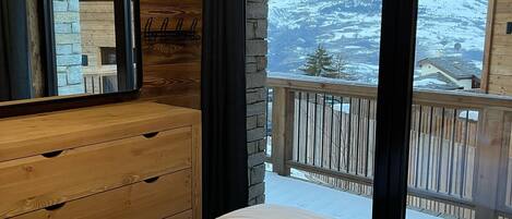 1 bedroom, memory-foam beds, WiFi, bed sheets