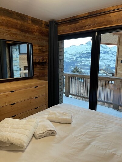 4 person flat at the foot of the slopes and 6 minutes walk from the town centre