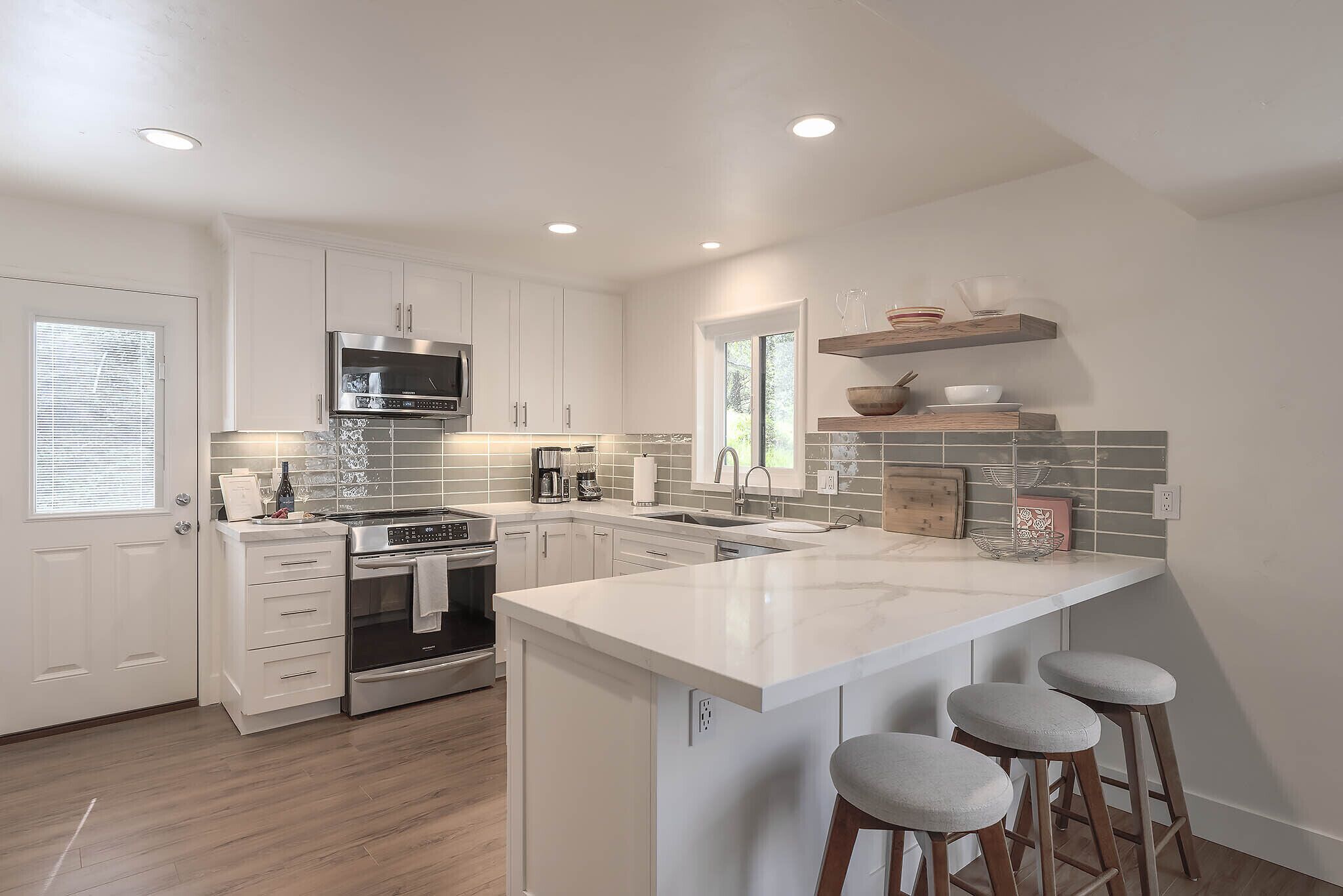 冰箱、微波炉、烤箱、炉灶