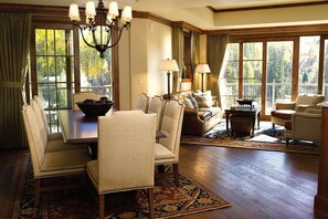 Smart TV, fireplace - STUNNING VAIL MOUNTAIN VIEWS !!! At the Ritz Carlton Club (Vail)